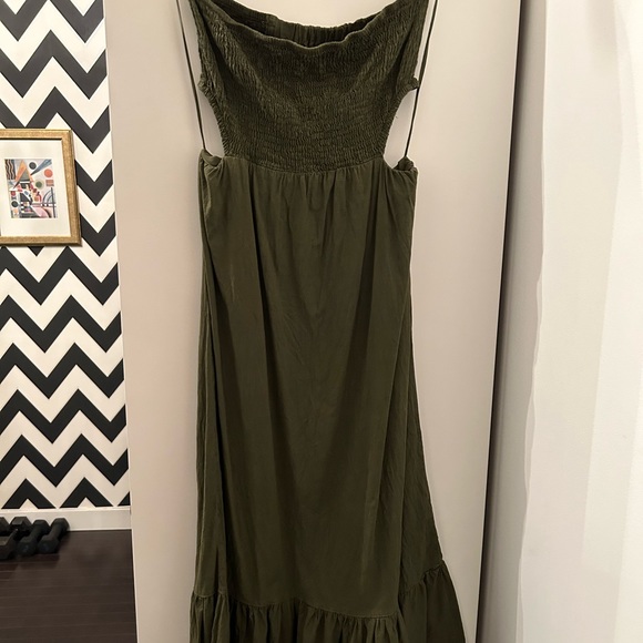 *WORN ONCE* Zara linen blend smocked dress in dark olive green - Picture 2 of 7